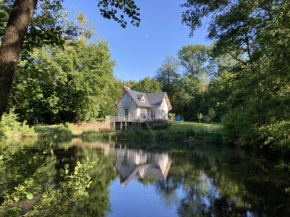 Retraite Paisible au Cœur de la Forêt de Rambouillet avec Étang Privé et Charme Authentique - FR-1-527-8